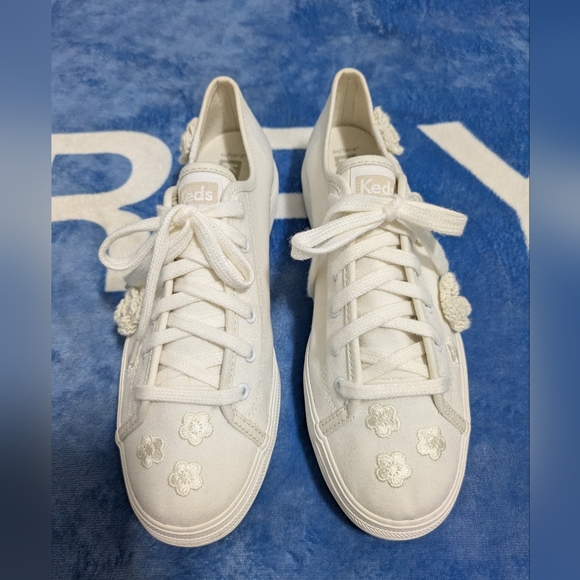 Keds Triple Kick Crochet Flower Women's Size 7 White - Picture 1 of 9